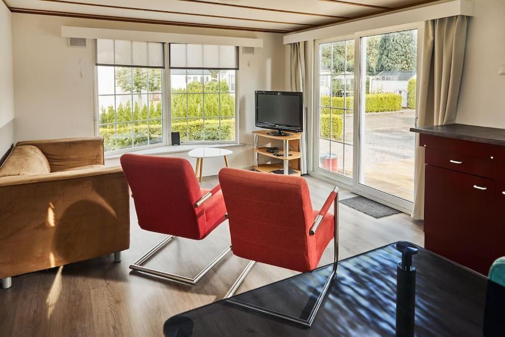 4 Persons Chalet Valkenbosch Situated In The Forested Area 오이스터위지크 외부 사진
